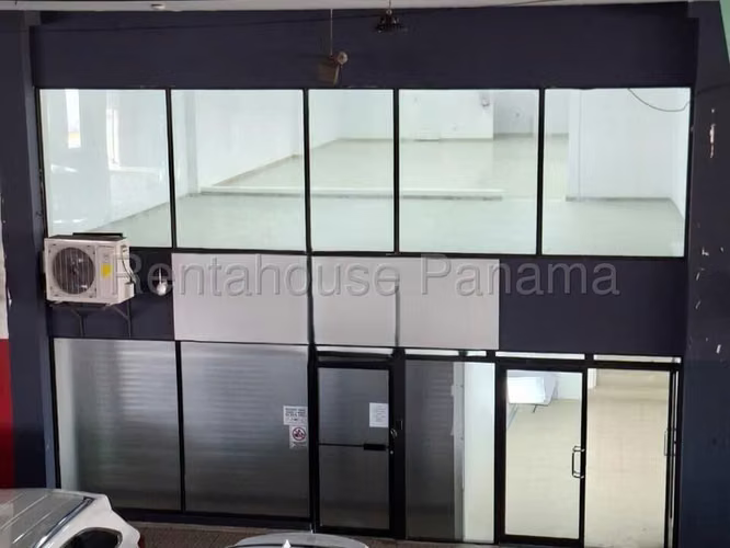 Alquiler de local de 174m2 comercial en Chanis