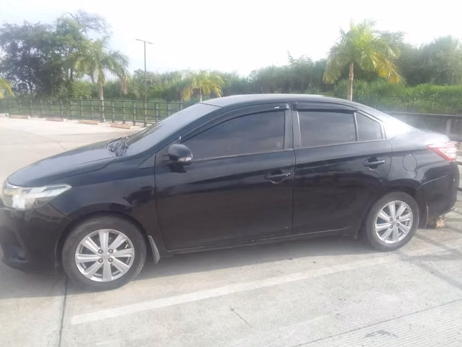 Toyota Yaris Negro