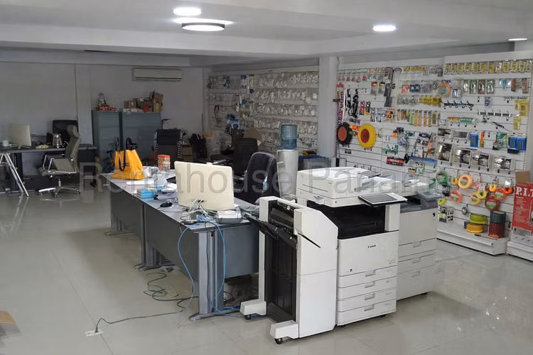 Venta de Galera en Pueblo Nuevo Edificio Comercial ANL