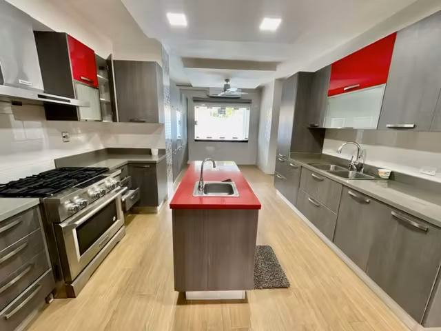 Casa en Alquiler en Palmeras de Costa del Este Linea Blanca LH