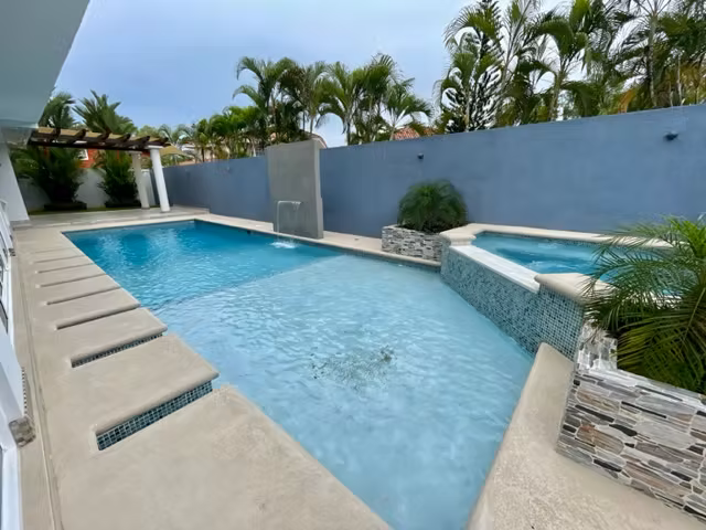 Casa en Alquiler en Palmeras de Costa del Este Linea Blanca LH