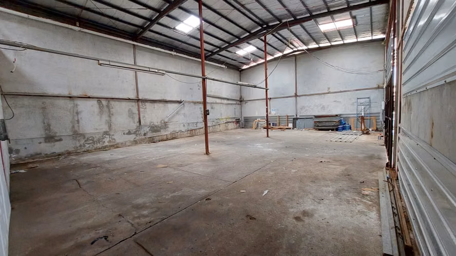 ALQUILER DE BODEGA EN EL CENTRO DE OBARRIO 1000m2 DE TERRENO JP