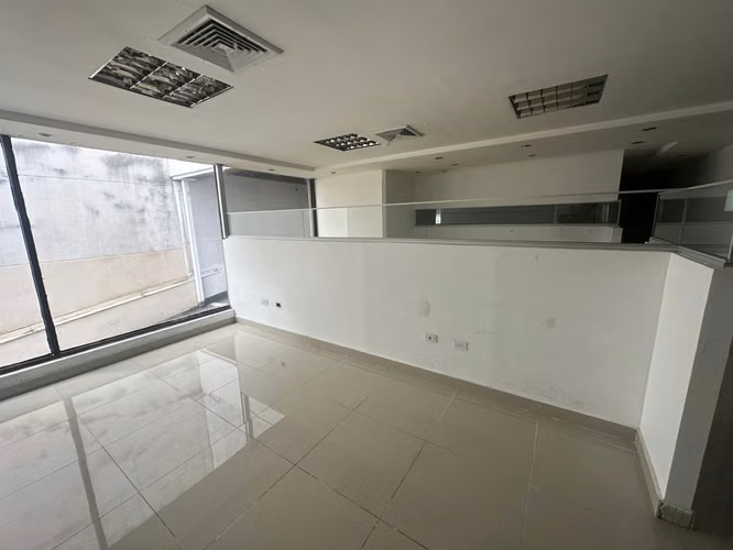 OFICINA DE 120MTS EN EDIFICIO VALLARINO, OBARRIO - Imagen 4