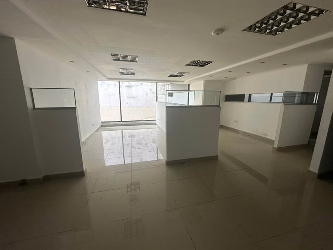 OFICINA DE 120MTS EN EDIFICIO VALLARINO, OBARRIO - Imagen 6