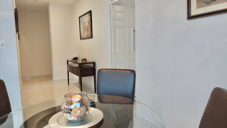 Alquilo lindo apartamento amoblado , en Marbella