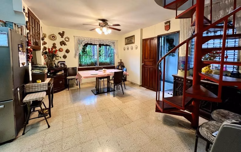Venta de Casa de 2 niveles Hato Pintado Pueblo Nuevo - LH