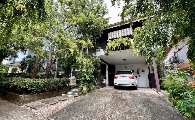 Venta de Casa de 2 niveles Hato Pintado Pueblo Nuevo - LH