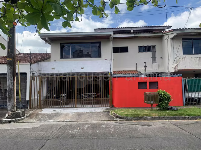 Casa en venta La Alameda 27YCG589