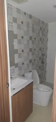 Melissa Foster Luxury vende apartamento en PH WORLDWIDE, Vía España. MFR2070