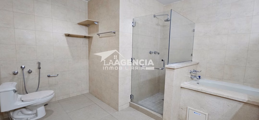 Albrook, Alquiler de Apartamento en Embassy Village con vista al residencial
