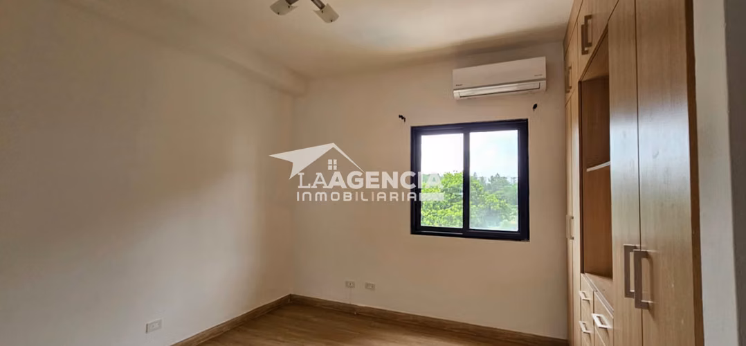 Albrook, Alquiler de Apartamento en Embassy Village con vista al residencial