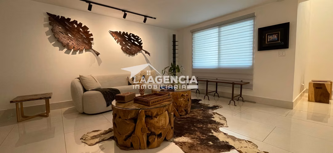 Clayton, Alquiler Amoblado de Casa Duplex completamente remodelada