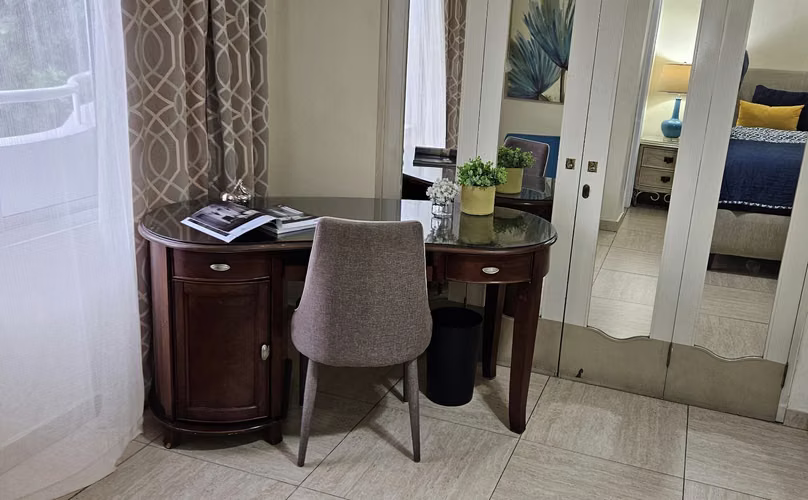 Melissa Foster Luxury vende apartamento en PH TORRE ANDALUZ, El Cangrejo. MFR2071