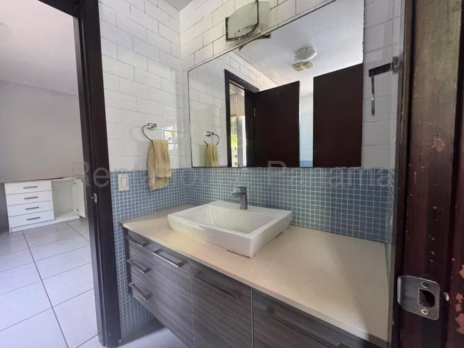Se Vende Apartamento en Altos de Panama LA27-435