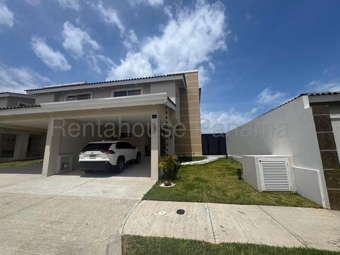 House for sale in Panama Pacifico LA27-232