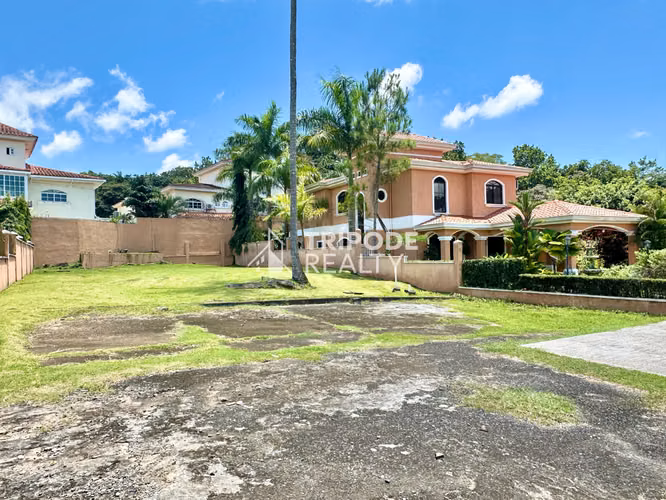 Terreno en venta Clayton Village
