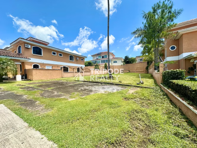 Terreno en venta Clayton Village
