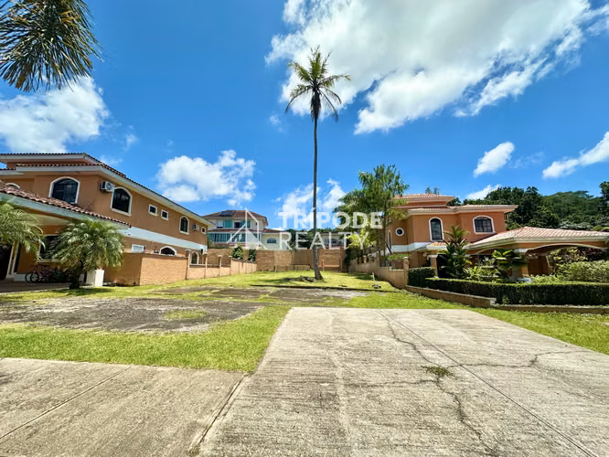 Terreno en venta Clayton Village