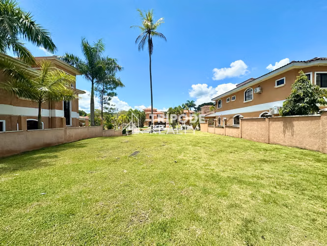 Terreno en venta Clayton Village