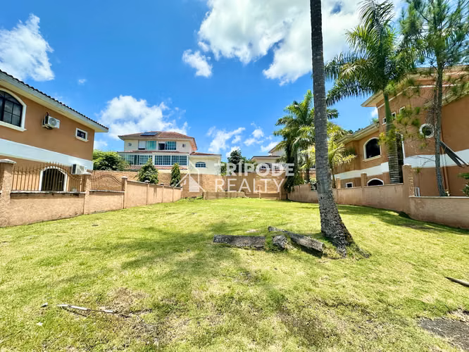 Terreno en venta Clayton Village