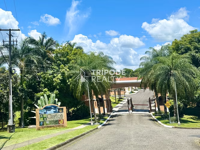 Terreno en venta Clayton Village