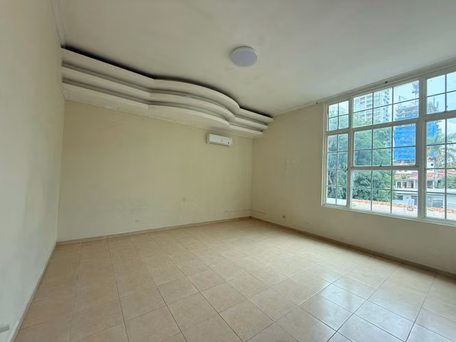 Alquiler–Casa Comercial o Residencial, 1,200 m²