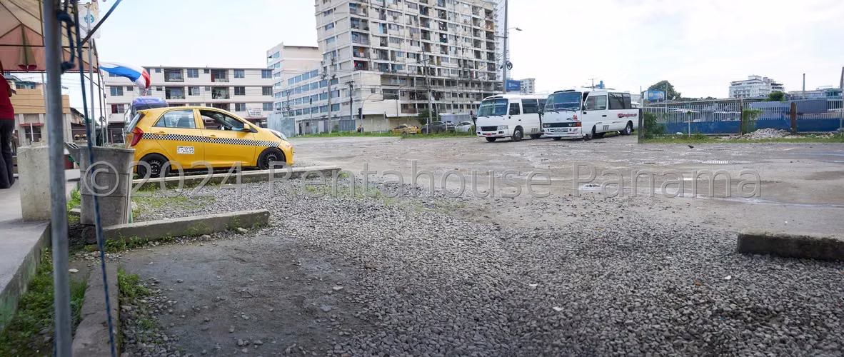 ALQUILO Terreno en Avenida Balboa. 2689m2