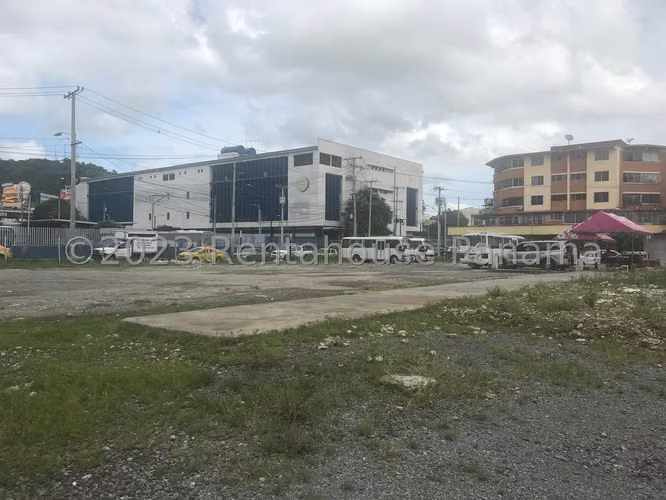 ALQUILO Terreno en Avenida Balboa. 2689m2