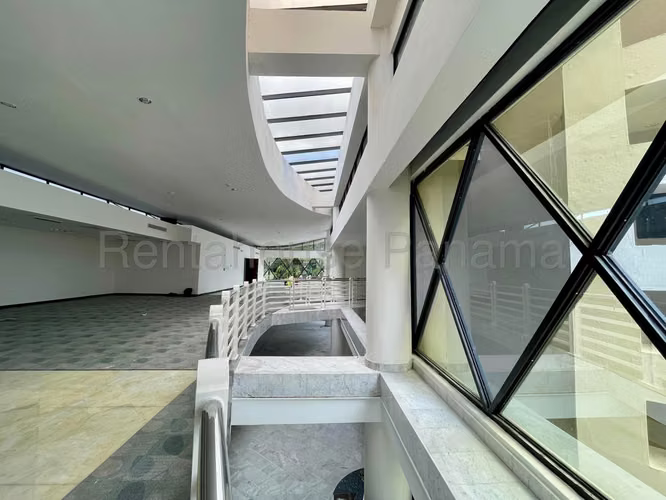 VENDO Edificio en Plaza Agora en Transismica. 1356m2