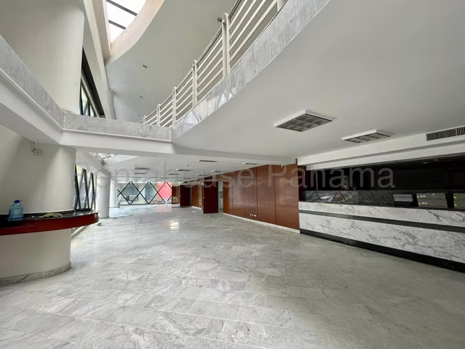 VENDO Edificio en Plaza Agora en Transismica. 1356m2