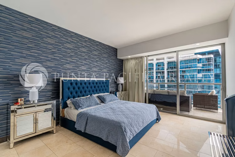 Espectacular Apartamento de 2 Habitaciones + Den con Impresionantes - Imagen 2