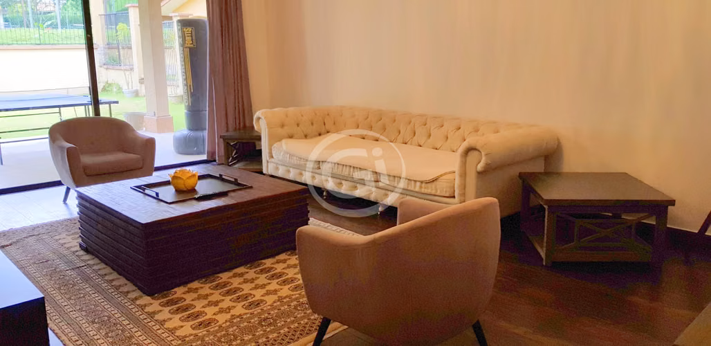 Venta Embassy Club Amplia Casa Diplomat Remodelada 5 hab. Oportunidad