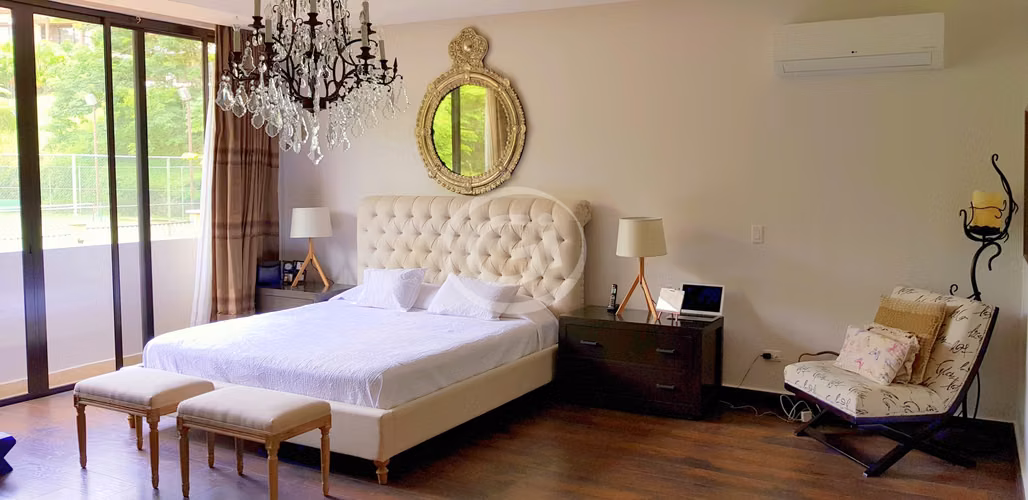 Venta Embassy Club Amplia Casa Diplomat Remodelada 5 hab. Oportunidad