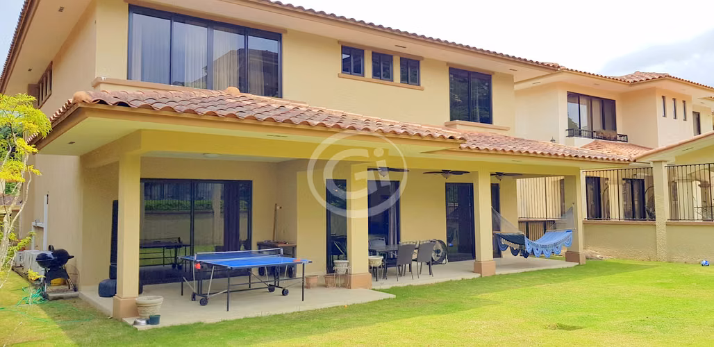Venta Embassy Club Amplia Casa Diplomat Remodelada 5 hab. Oportunidad