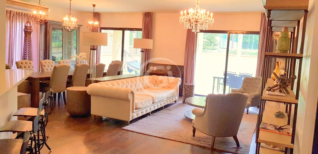 Venta Embassy Club Amplia Casa Diplomat Remodelada 5 hab. Oportunidad