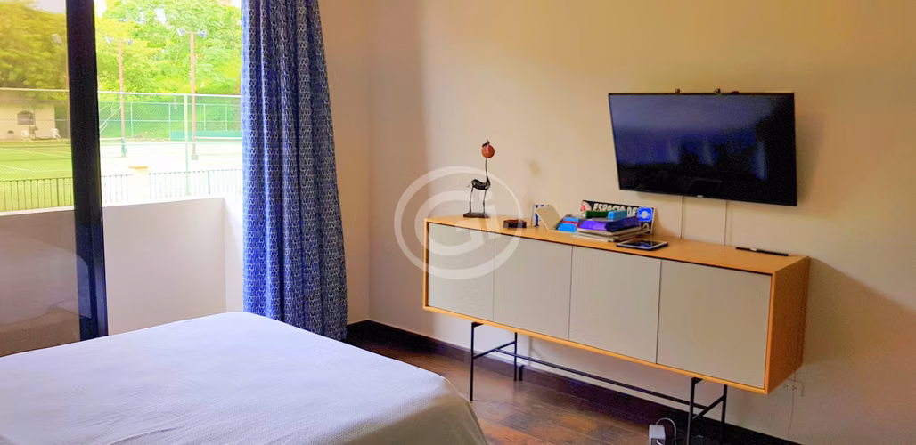 Venta Embassy Club Amplia Casa Diplomat Remodelada 5 hab. Oportunidad