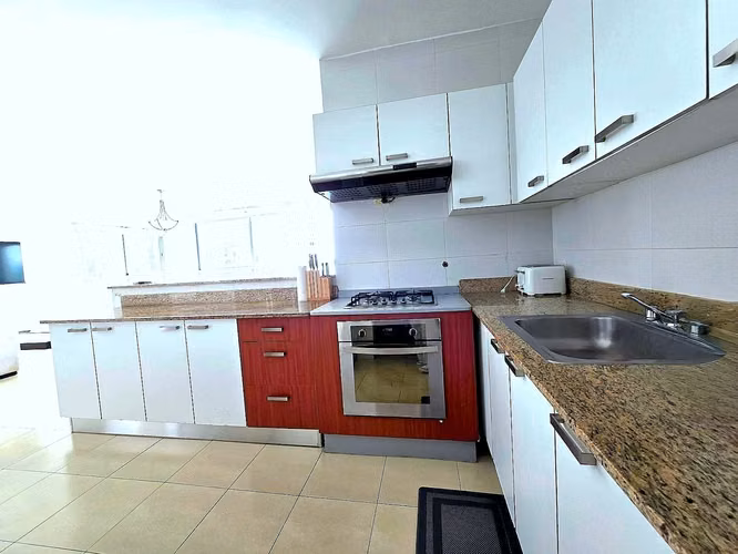 Apartamento en Venta en Avenida Balboa | Vista al Mar | 138 m² | $270,000  Descripción: