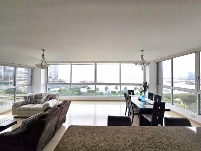 Apartamento en Venta en Avenida Balboa | Vista al Mar | 138 m² | $270,000  Descripción: