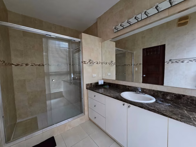 Apartamento en Venta en Avenida Balboa | Vista al Mar | 138 m² | $270,000  Descripción: