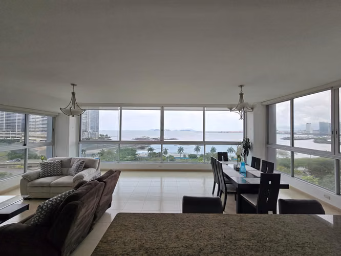 Apartamento en Venta en Avenida Balboa | Vista al Mar | 138 m² | $270,000  Descripción: