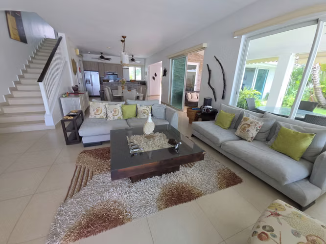 VENDO CASA. BIJAO. PLAYA. GOLF. PADEL. PISCINA. VISTA AL MAR.
