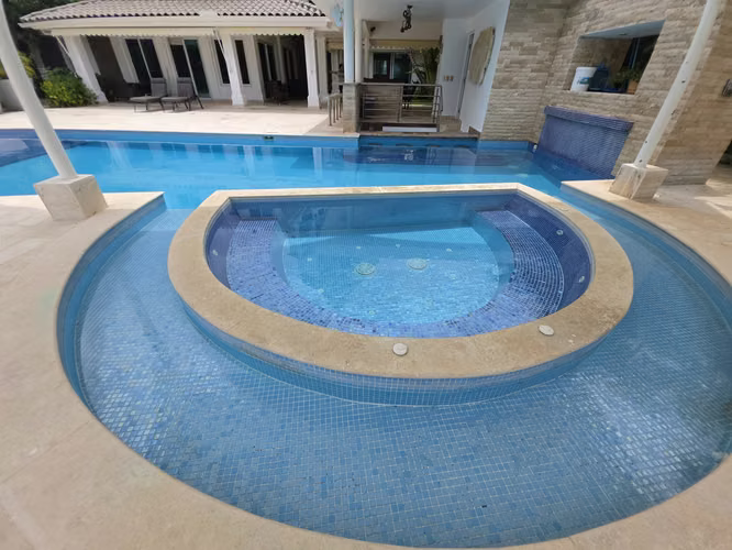 VENDO CASA. BIJAO. PLAYA. GOLF. PADEL. PISCINA. VISTA AL MAR.