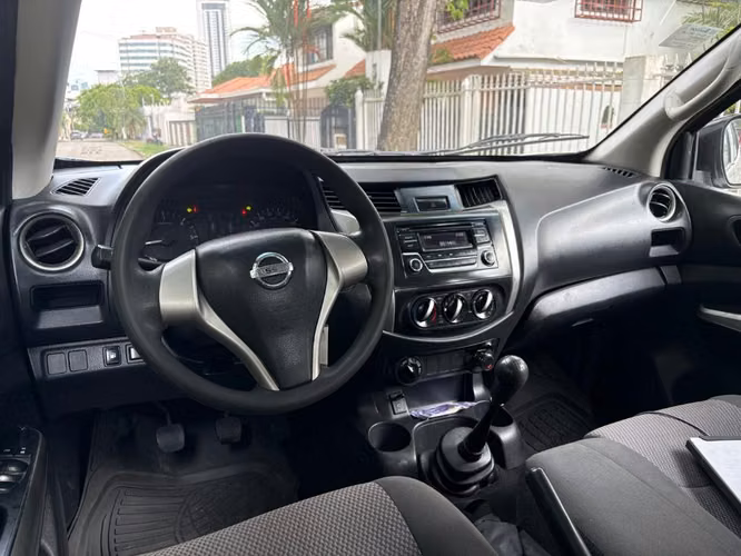 Nissan Frontier NP300 Manual 4x4 Año 2019