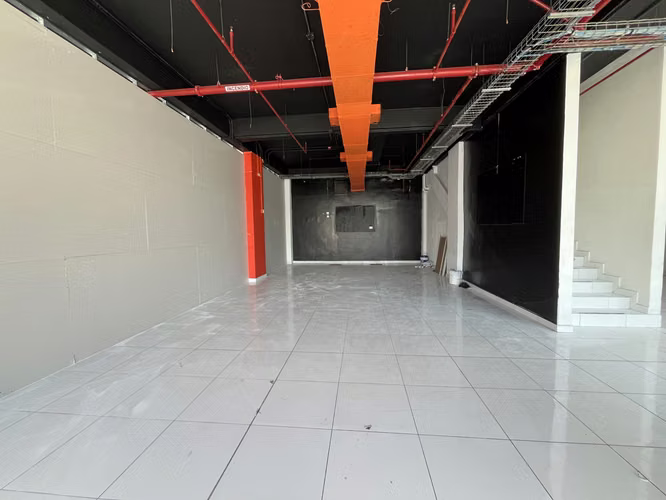 Local Comercial de 90mts2 en Plaza con Parking Techado - Vía Porras | GALT