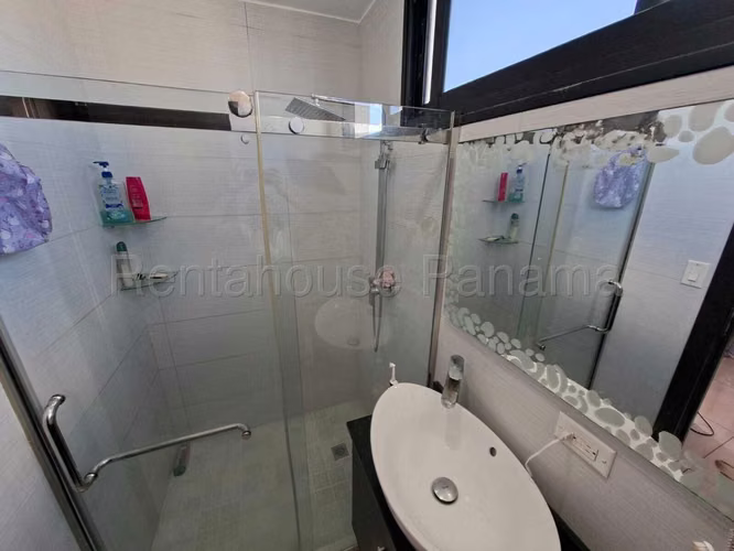 Oportunidad! Apartamento en Venta en el Carmen 27PPM572