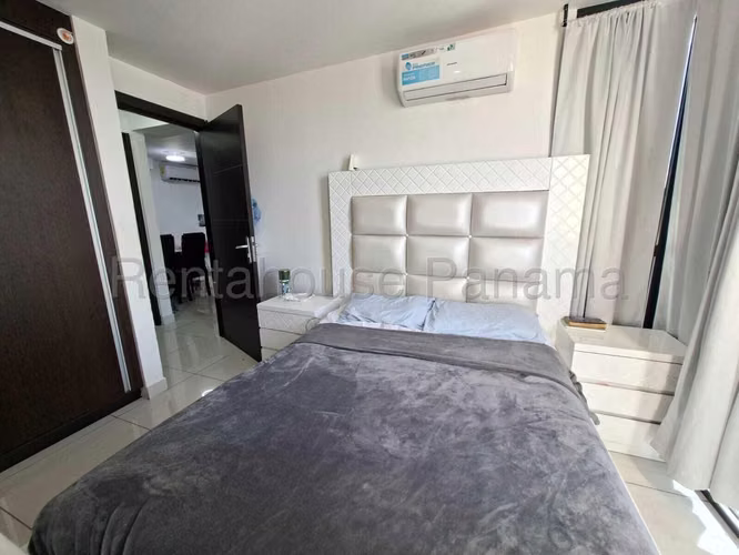 Oportunidad! Apartamento en Venta en el Carmen 27PPM572