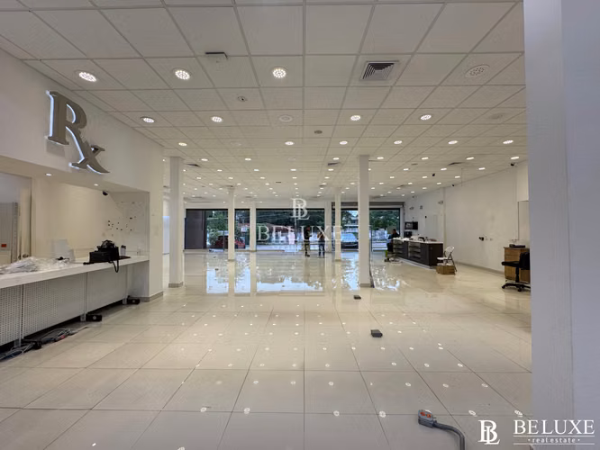ALQUILER DE LOCAL COMERCIAL EN PLANTA BAJA EN PLAZA SANTA ELENA STRIP, SAN FRANCISCO (20)