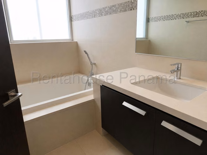 ALQUILER DE APARTAMENTO EN OCEANAIRE PUNTA PACIFICA HQ