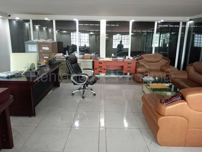 VENTA DE GALERA EN EDIFICIO COMERCIAL PUEBLO NUEVO HQ