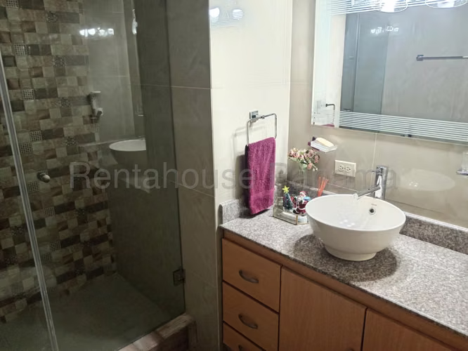 Apartamento en Venta en El Carmen. PH LA RIOJA. 27LDC566
